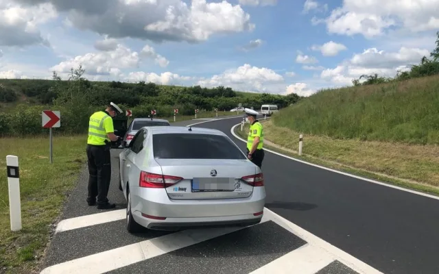 Při bezpečnostní akci na dálnici D11