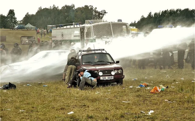 Před 15 lety policie brutálním zásahem ukončila legendární CzechTek 2005