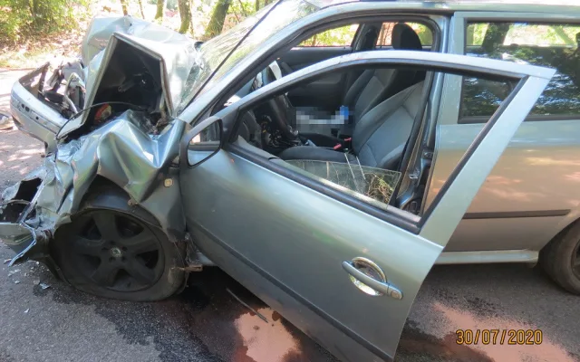 Řidiči se za volantem udělalo špatně. Čelně se srazil s autobusem