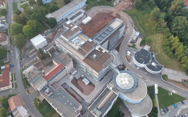 FOTO: Náchodská nemocnice je zkolaudovaná. První pacienty začne ošetřovat na jaře příštího roku