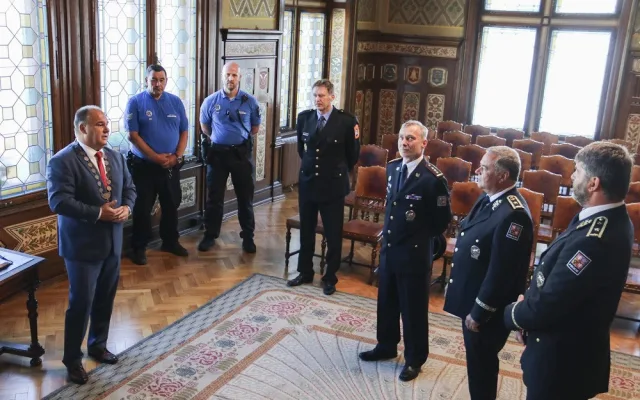Náchodský starosta Jan Birke, policejní prezident Jan Švejdar, ředitel Krajského ředitelství Policie ČR Královéhradeckého kraje Petr Petřík, vedoucího územního odboru Radek Bohuslav a další
