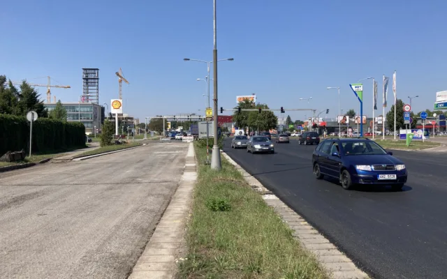 Oprava Gočárova okruhu o víkendu uzavře další křižovatku. Řidiči musí počítat s komplikacemi