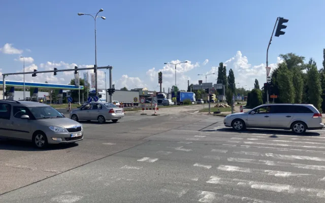 Oprava Gočárova okruhu o víkendu uzavře další křižovatku. Řidiči musí počítat s komplikacemi