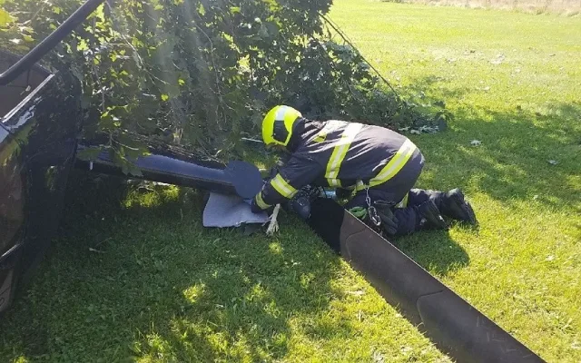 vrtulník, který spadl do zámecké zahrady