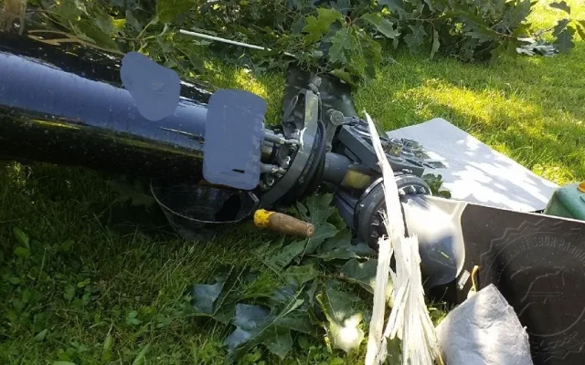 vrtulník, který spadl do zámecké zahrady