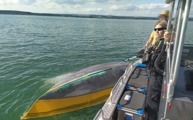 Převrácená plachetnice na Rozkoši