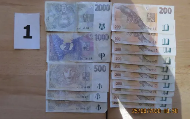 Hradečtí celníci udělali šťáru. Zabavili pět kvízomatů a peníze v hotovosti