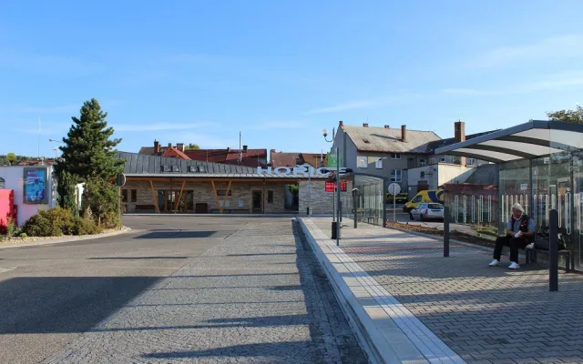 Autobusové nádraží a nová odbavovací hala v Hořicích