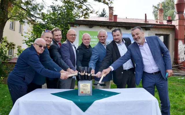 Symbolické poklepání na základní kámen