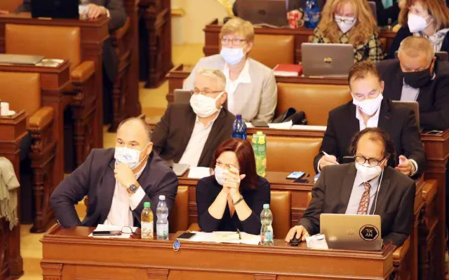 AKTUÁLNĚ: Vláda schválila nouzový stav
