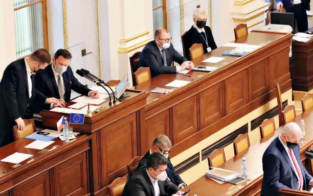 AKTUÁLNĚ: Vláda schválila nouzový stav