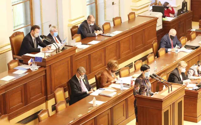 AKTUÁLNĚ: Vláda schválila nouzový stav
