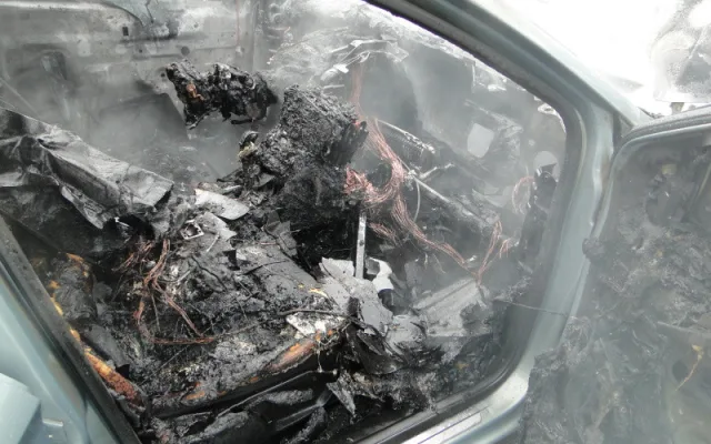 Auto po víkendovém požáru u Olešnice