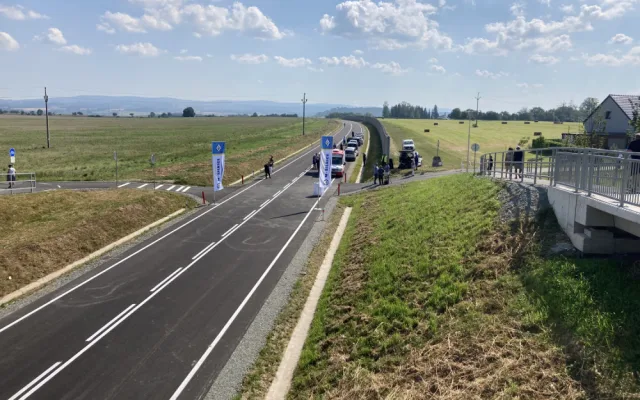 Obchvat Opočna je opět otevřen. Kraj získal chybějící povolení k provozu