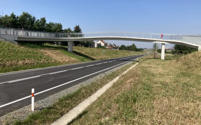 Obchvat Opočna je opět otevřen. Kraj získal chybějící povolení k provozu
