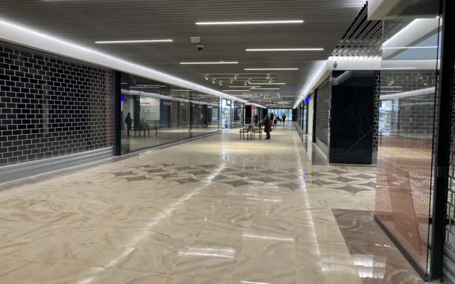 FOTO: Nové Tesco vedle Atria otevře příští středu. Pasáž už je přístupná