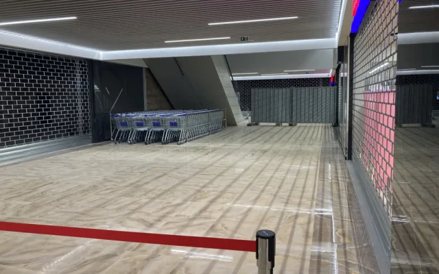 FOTO: Nové Tesco vedle Atria otevře příští středu. Pasáž už je přístupná