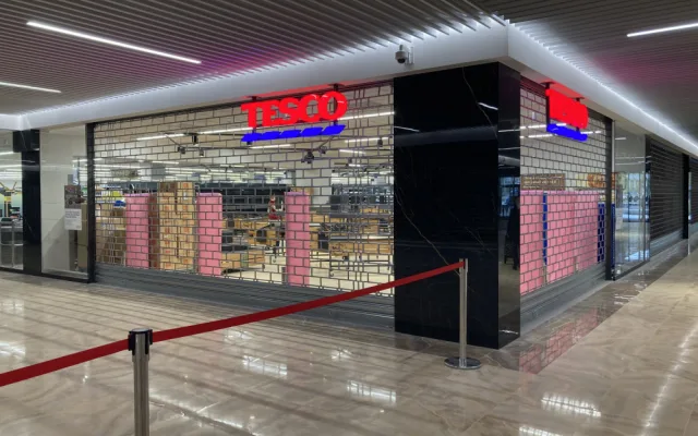 FOTO: Nové Tesco vedle Atria otevře příští středu. Pasáž už je přístupná