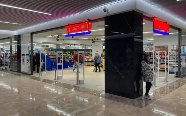 V Hradci Králové se dnes otevřelo nové obchodní centrum. Prošlo kompletní rekonstrukcí