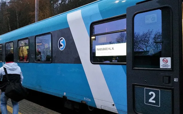 Nové vozy Arrivy, které jezdí na trati Pardubice - Liberec