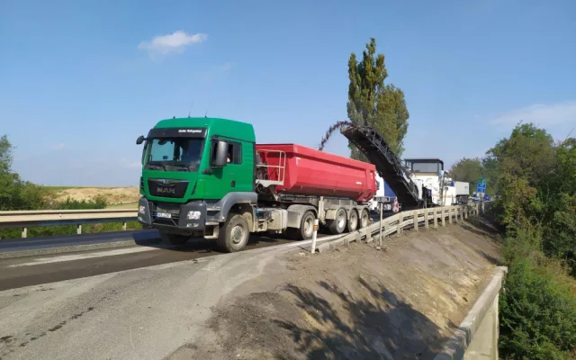 V letošním roce se v kraji podařilo opravit přes 30 kilometrů silnic prvních tříd. Za rok dostanou řidiči další kus dálnice
