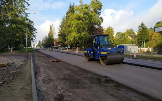 V letošním roce se v kraji podařilo opravit přes 30 kilometrů silnic prvních tříd. Za rok dostanou řidiči další kus dálnice