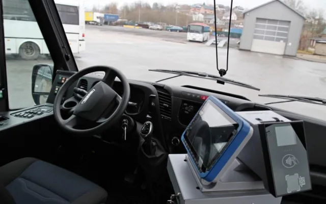 Dvůr Králové nad Labem má nový autobus MHD. Cestující si ho všimnou na první pohled