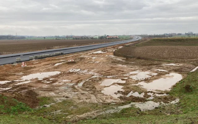 Řidiči letos dostanou další úsek D11. Z Hradce Králové dojedou až do Jaroměře