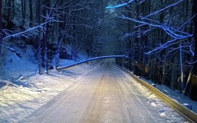 FOTO: O víkendu se hasiči nenudili. Řešili dopravní nehody i požár na vlakovém nádraží