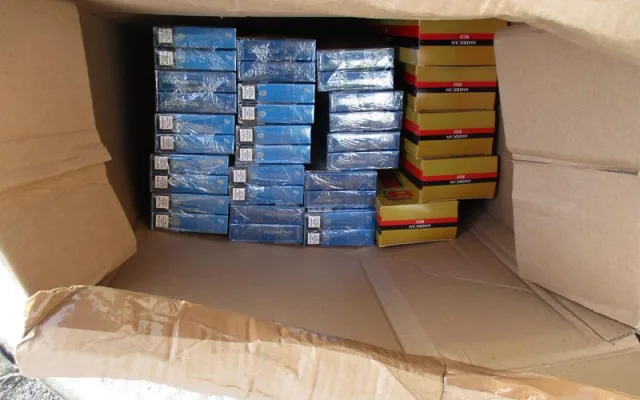 Muž z Polska pašoval cigarety. Před celníky předstíral, že mu nejde otevřít kufr