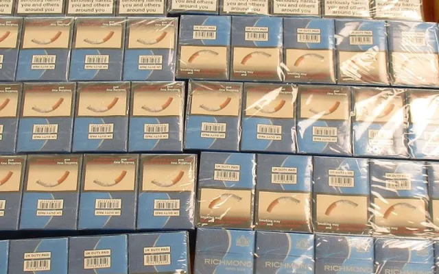 Muž z Polska pašoval cigarety. Před celníky předstíral, že mu nejde otevřít kufr