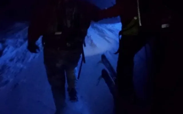 V teniskách a teplákách na Sněžku? Dvojici v Krkonoších musela zachraňovat Horská služba