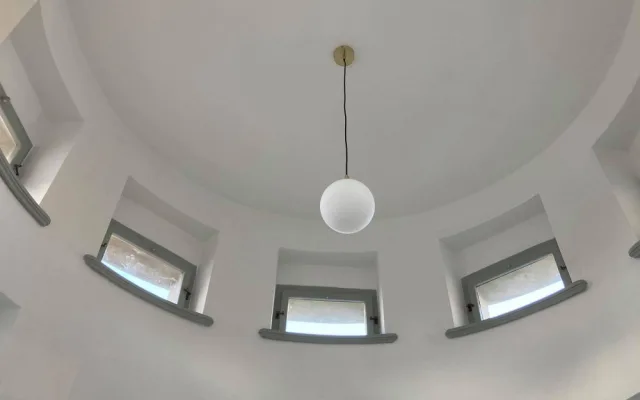 Kiosky na Pražském mostě jsou téměř hotové. Firma před koncem odstoupila od smlouvy