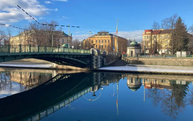 Kiosky na Pražském mostě jsou téměř hotové. Firma před koncem odstoupila od smlouvy