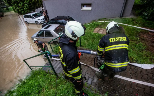 Krajští hasiči vyjížděli k rekordnímu počtu zásahů. Během loňského roku zachránili přes dva tisíce lidí
