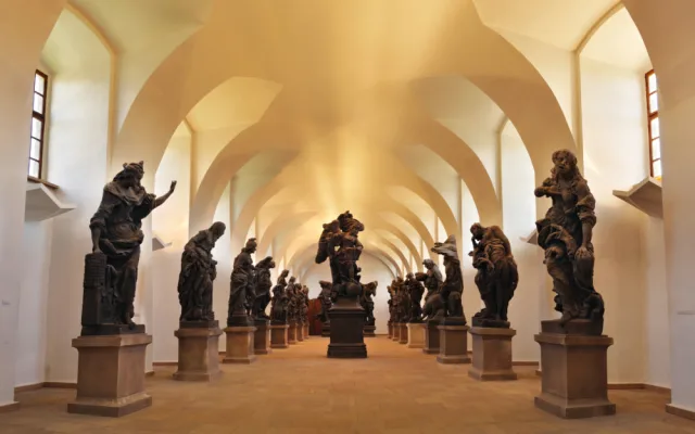 Zavřený Kuks lidi neodradil. Ve velkém navštěvovali jeho venkovní areál