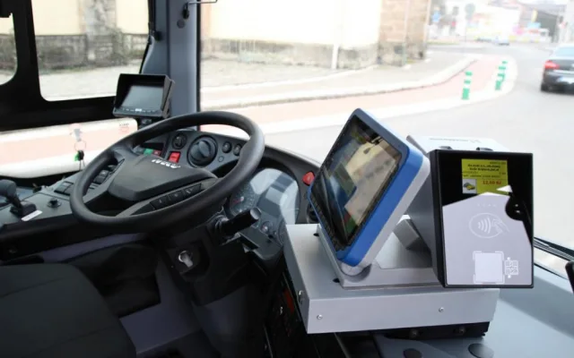 Tento týden začal jezdit ve Dvoře Králové nový autobus. Převeze až 70 cestujících najedou