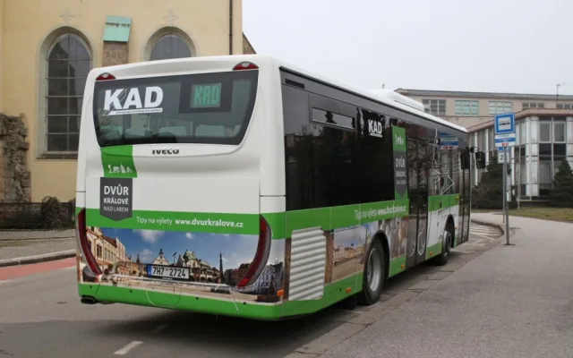 Tento týden začal jezdit ve Dvoře Králové nový autobus. Převeze až 70 cestujících najedou