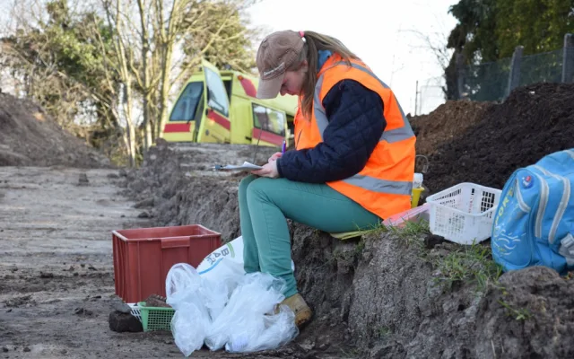 Archeologický unikát na Hradecku. Hrob ženy z 5. století nemá v republice obdoby