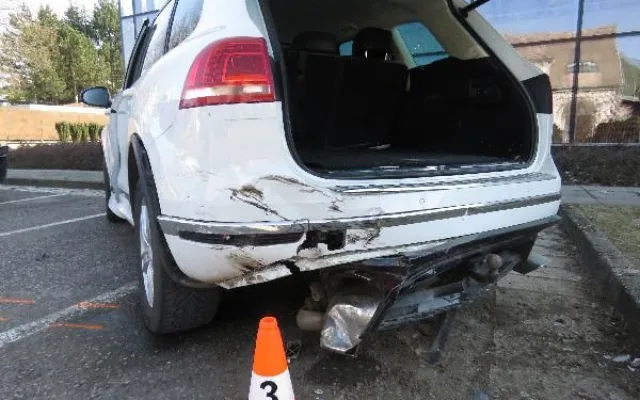 Kapela Poetika měla v Hradci Králové dopravní nehodu. Do jejich auta narazil mladý řidič BMW