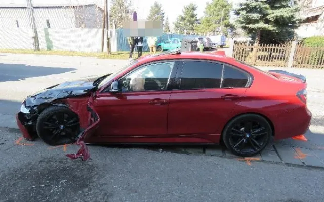 Kapela Poetika měla v Hradci Králové dopravní nehodu. Do jejich auta narazil mladý řidič BMW