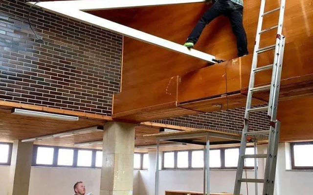 Gymnastický spolek z Hradce nemá kde cvičit, staví si proto vlastní tělocvičnu. Na rekonstrukci uspořádal sbírku