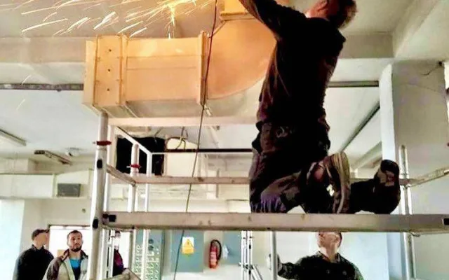 Gymnastický spolek z Hradce nemá kde cvičit, staví si proto vlastní tělocvičnu. Na rekonstrukci uspořádal sbírku