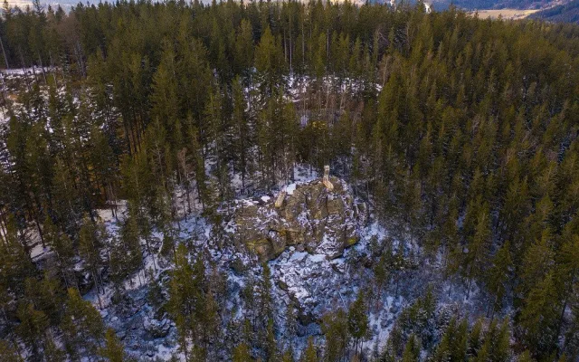 Nad Rokytnicí se tyčí nové vyhlídkové plošiny. Hotové by mohly být do letní sezóny
