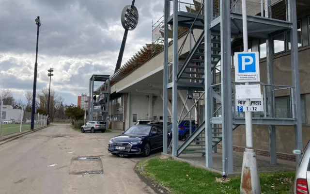Jediné, co zůstane ze starého stadionu budou lízátka. Po jejich rekonstrukci se vrátí