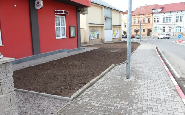V centru Hořic vznikne malý park. Radnice využila nevyužívaný prostor nad náměstím