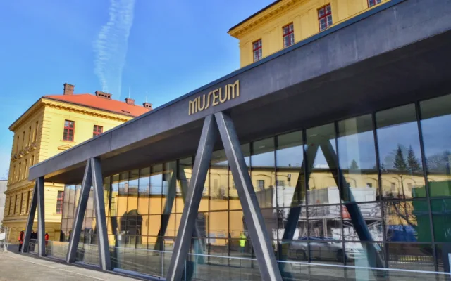 Stavební práce v Gayerových kasárnách skončí v květnu. Kompletně hotovo bude do konce roku