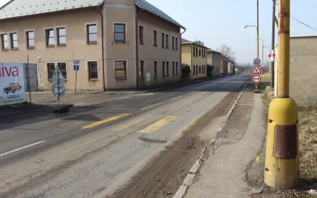 Oprava objízdné trasy v Hořicích se přesunula do další etapy. Kompletně hotovo bude za 14 dní