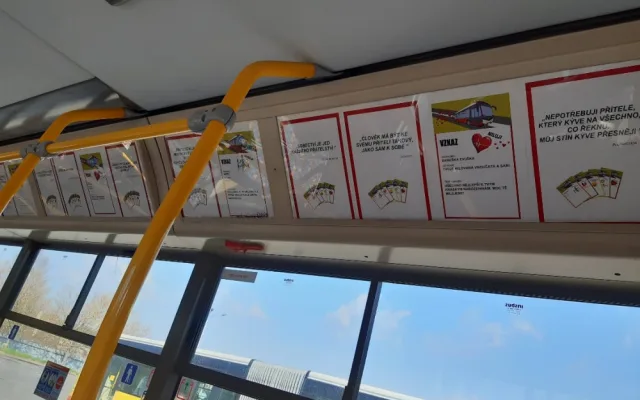 Do hradeckých ulic dnes vyrážejí MHD s láskyplnými vzkazy