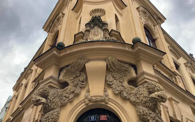 Bývalou historickou knihovnu v Hradci Králové využije biskupské gymnázium